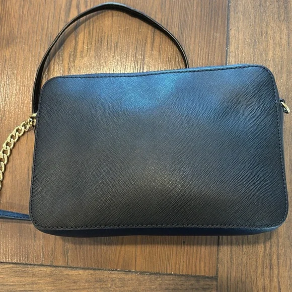 🖤💛MICHAEL KORS
Chain-Link Saffiano Leather Crossbody Bag - Picture 8 of 11